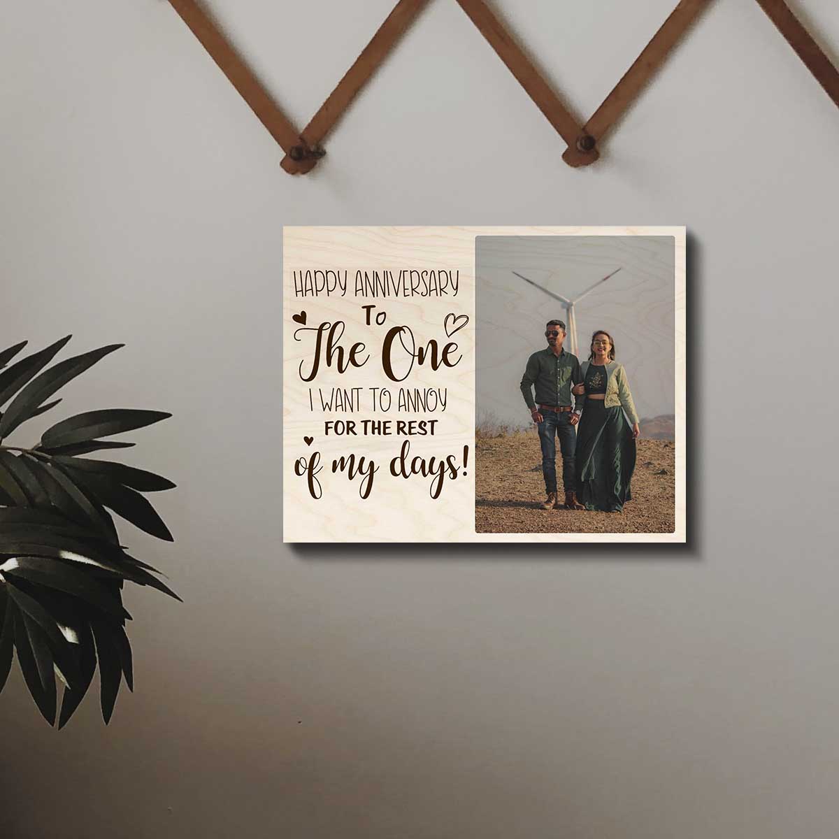 Picture Frame with Quotes in Wood with Personalized Photo Design