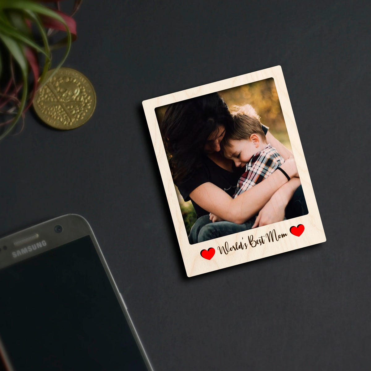 Alternate angle on the mom fridge magnet, showing polaroid frame with Mom-tribute cursive, in birch wood.