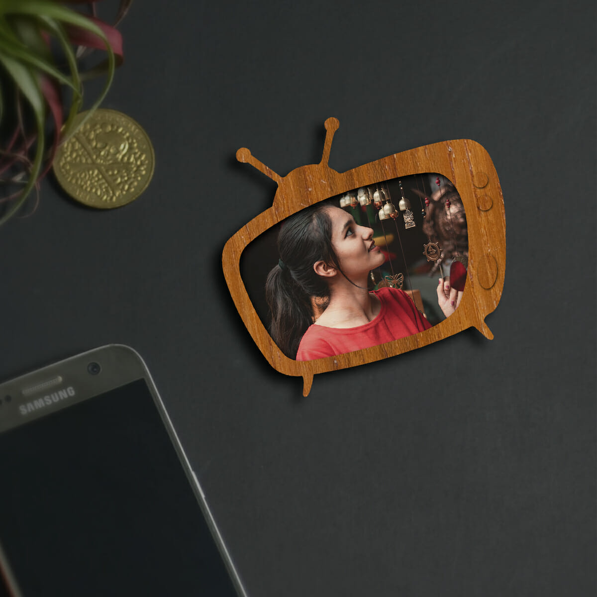 Detail crop of the photo fridge magnet, on birch wood face.
