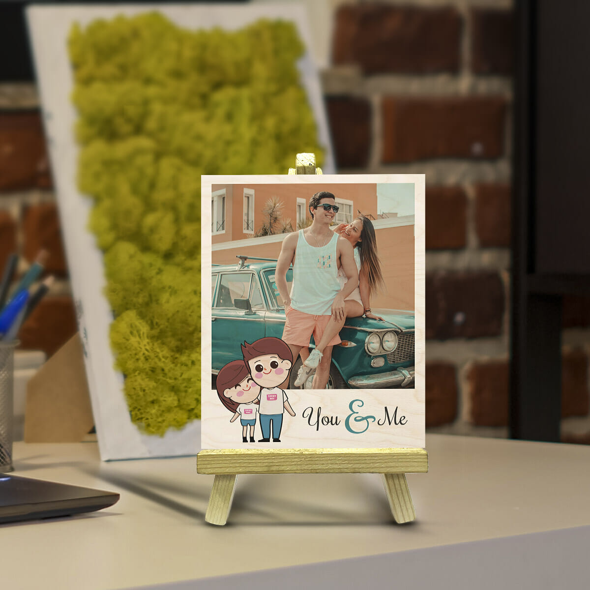 Miniature Photo with Stand in Wood and Personalized Picture
