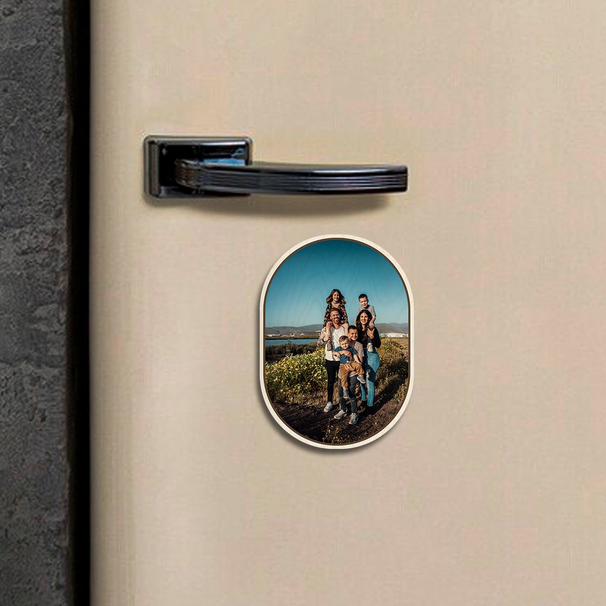 Capsule Oval Photo Magnet – Wooden Family Print - Sblossom