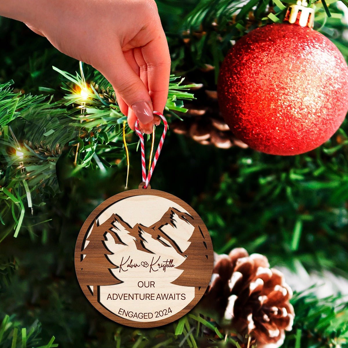 Mountain Couple Christmas Ornament in Wood with Custom Names - Sblossom