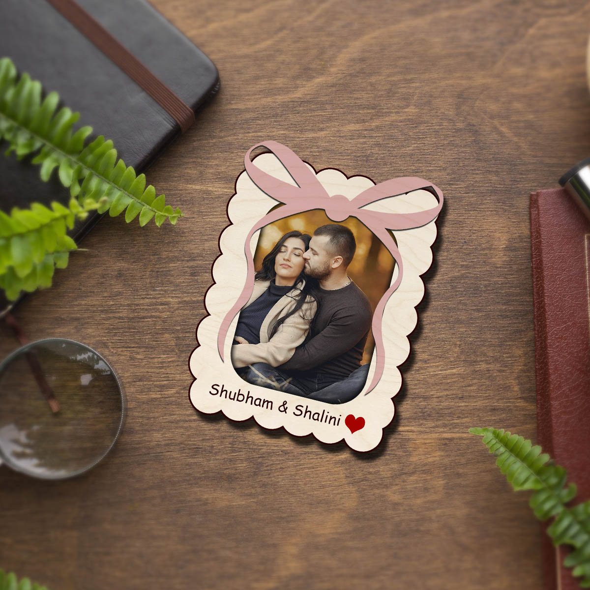 Ribbon Bow Couple Magnet in Wood with Scalloped Photo Design - Sblossom