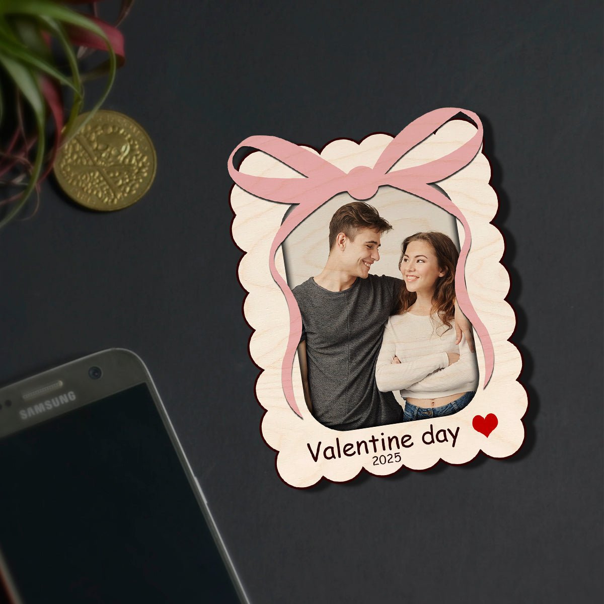 Ribbon Bow Couple Magnet in Wood with Scalloped Photo Design - Sblossom